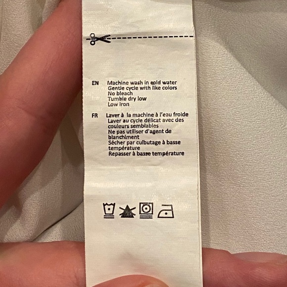 ✨3 for 30✨ Revamped Halter Tank Top - Picture 4 of 4